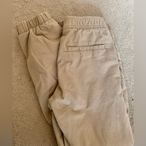 Joggers beige for boys. Brand:Old Navy, size: M (8). Like new condition. Cotton - Picture 4 of 4